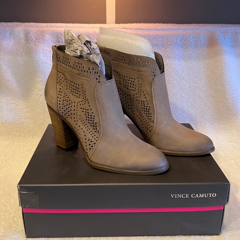 NWT Vince Camuto Ankle Boots. Size 8.
